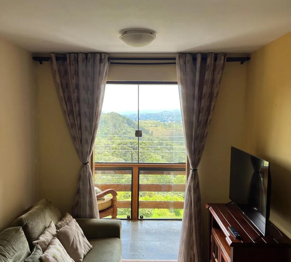 Apartment Ape 2 Qts - Campos Do Jordao - Condominio Alto Da Boa Vista - Varanda Com Vista Panoramica - Apartamento Inteiro